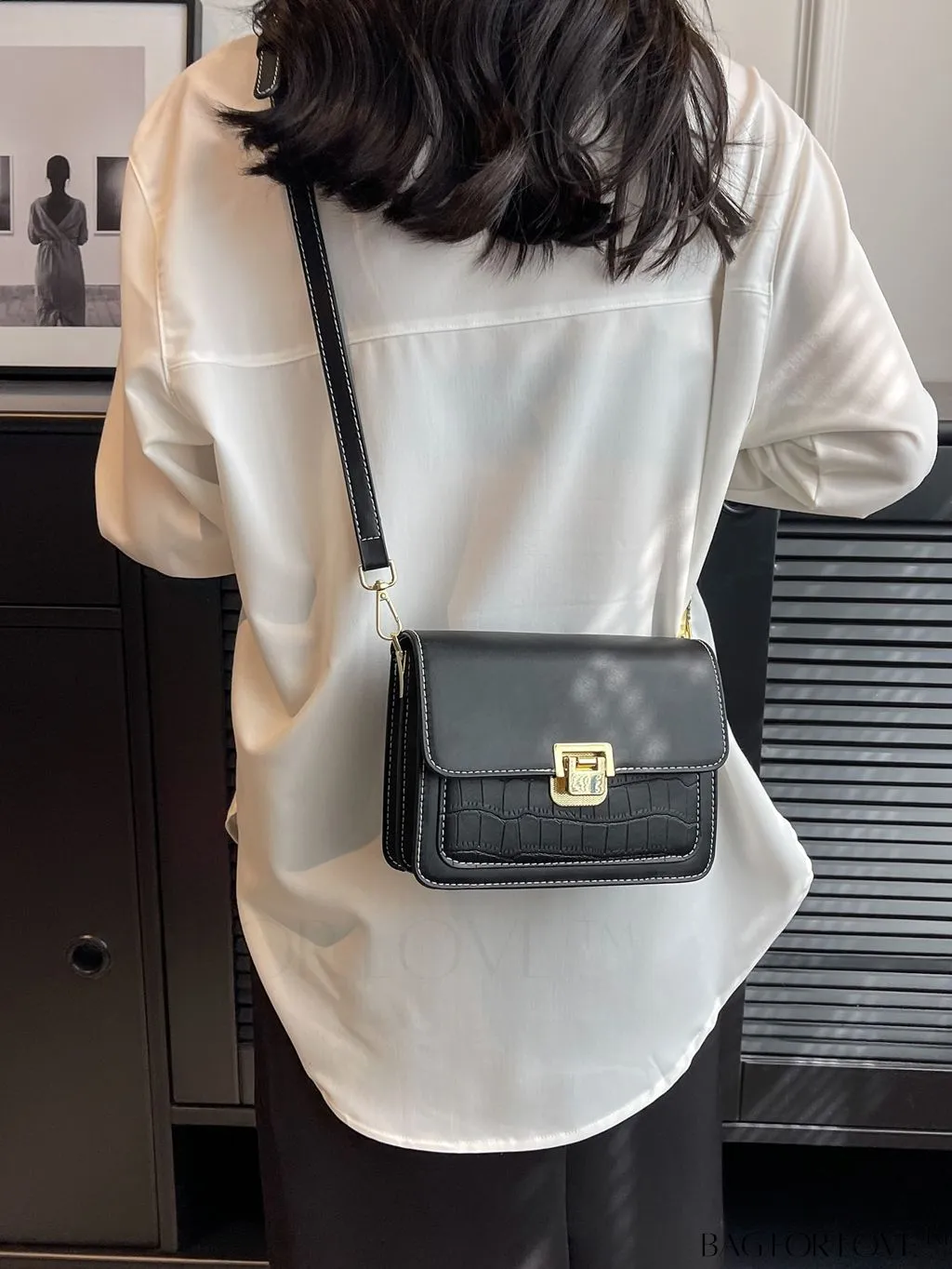 BagForLove - Stylish Mini Crocodile Embossed Crossbody Bag - A Versatile Fashion Accessory