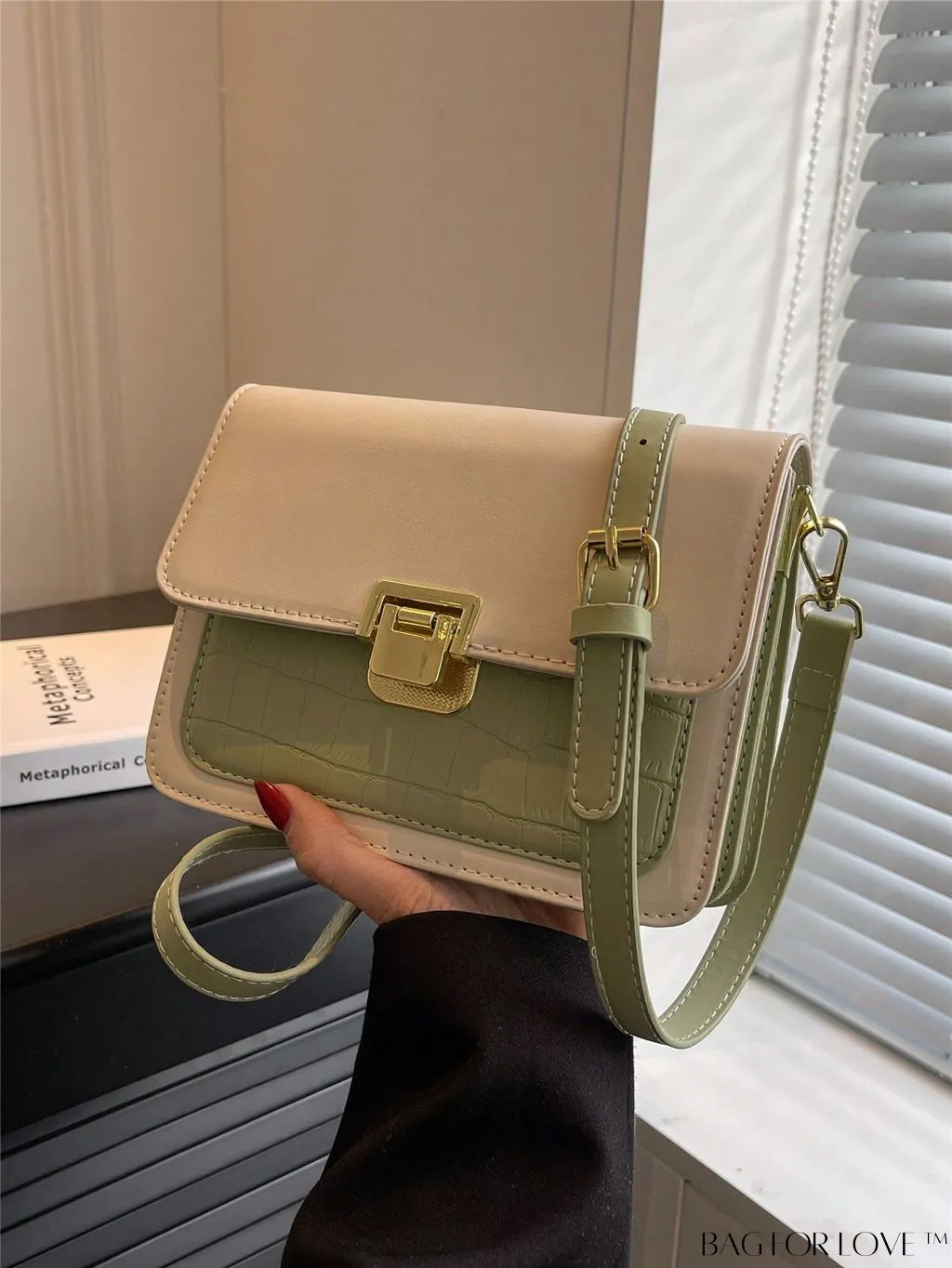 BagForLove - Stylish Mini Crocodile Embossed Crossbody Bag - A Versatile Fashion Accessory
