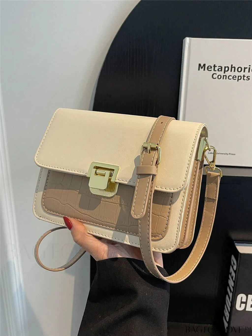 BagForLove - Stylish Mini Crocodile Embossed Crossbody Bag - A Versatile Fashion Accessory