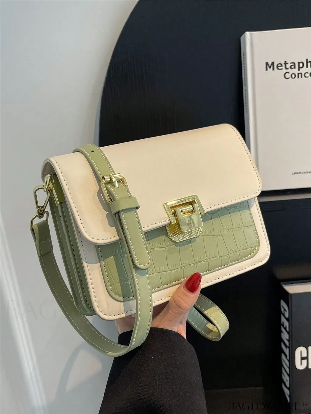 BagForLove - Stylish Mini Crocodile Embossed Crossbody Bag - A Versatile Fashion Accessory