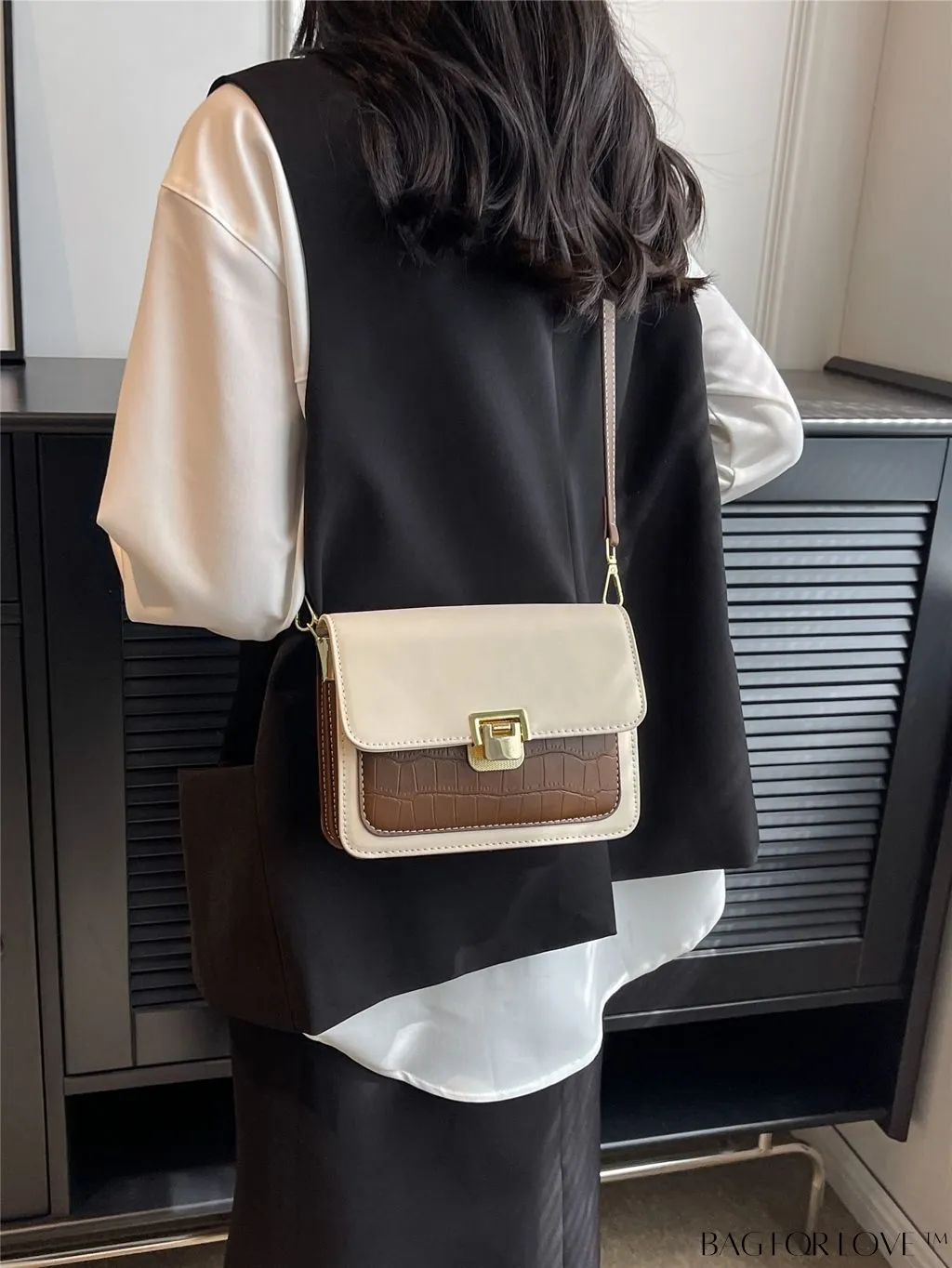 BagForLove - Stylish Mini Crocodile Embossed Crossbody Bag - A Versatile Fashion Accessory