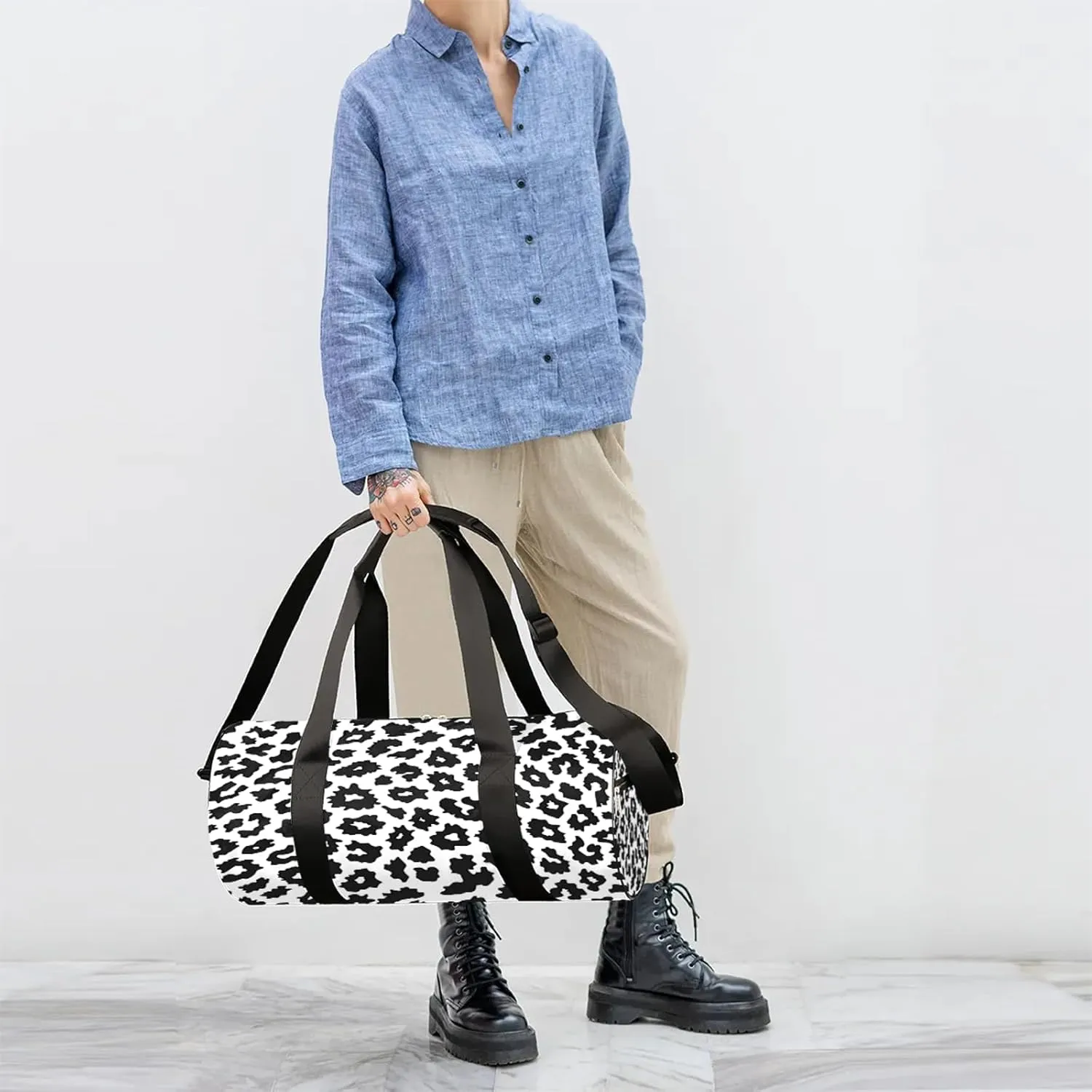 Black White Leopard Seamless Pattern Sports Gym Bag for Men Women Lightweight Travel Duffle Bag with Shoulder Strap Waterproof Carry On Weekender Overnight Bag for Travel Sports Gym