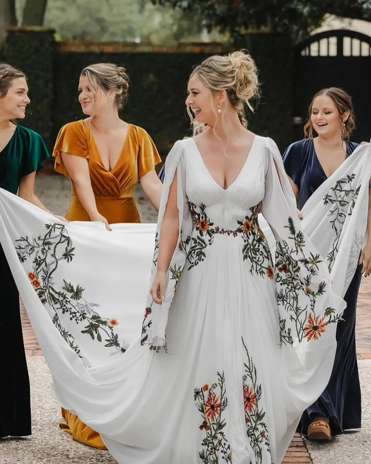 Boho Wedding Dresses for Bride 2025 Floral Embroidered Chiffon Long Sleeve V Neck A Line Bridal Gown