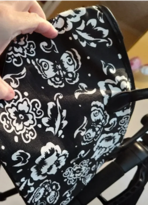 Capezio Black and White Floral Handbag - preowned