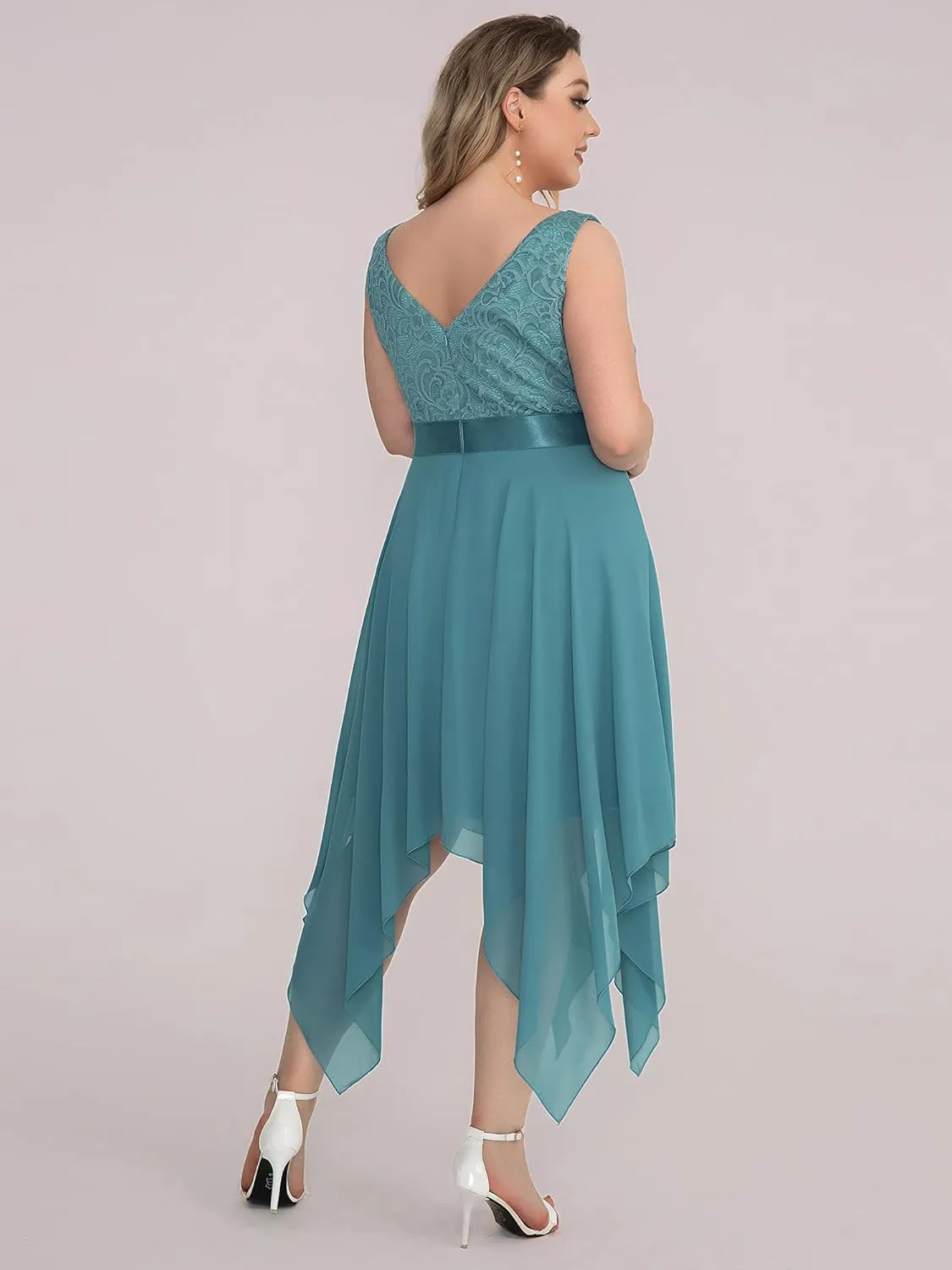 Ever-Pretty V Neck Chiffon Lace Asymmetric Knee Length Summer Plus Size Cocktail Dresses for Curvy Women