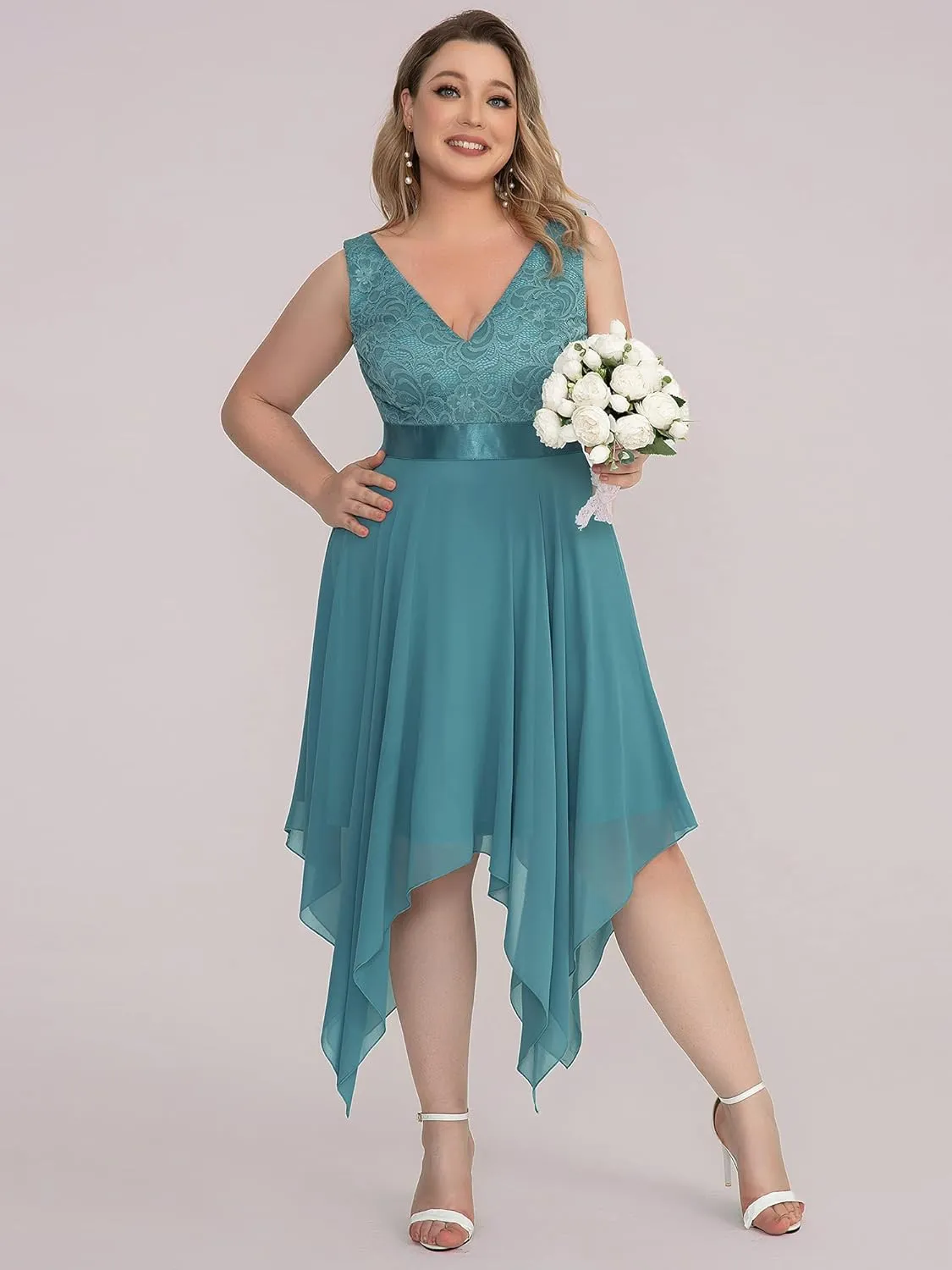 Ever-Pretty V Neck Chiffon Lace Asymmetric Knee Length Summer Plus Size Cocktail Dresses for Curvy Women
