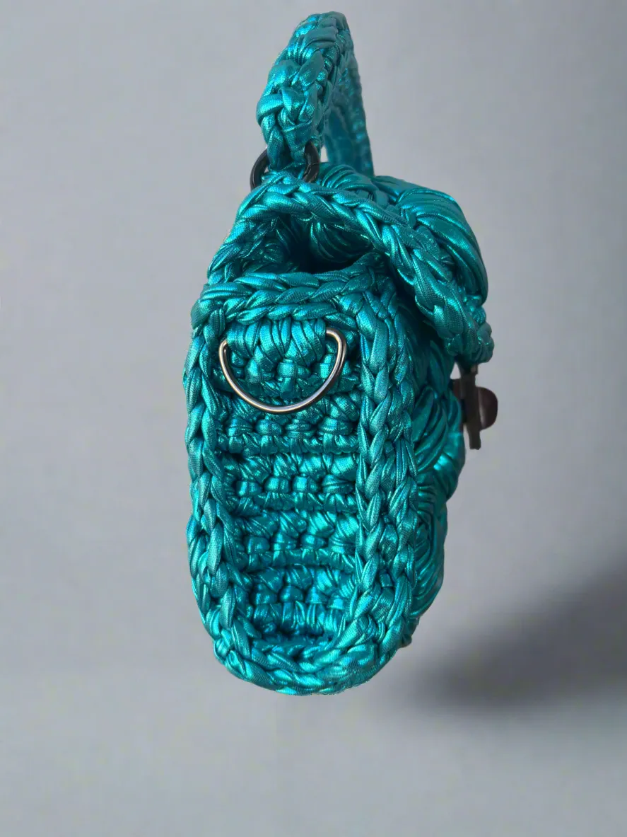 Isla metallic blue premium yarn