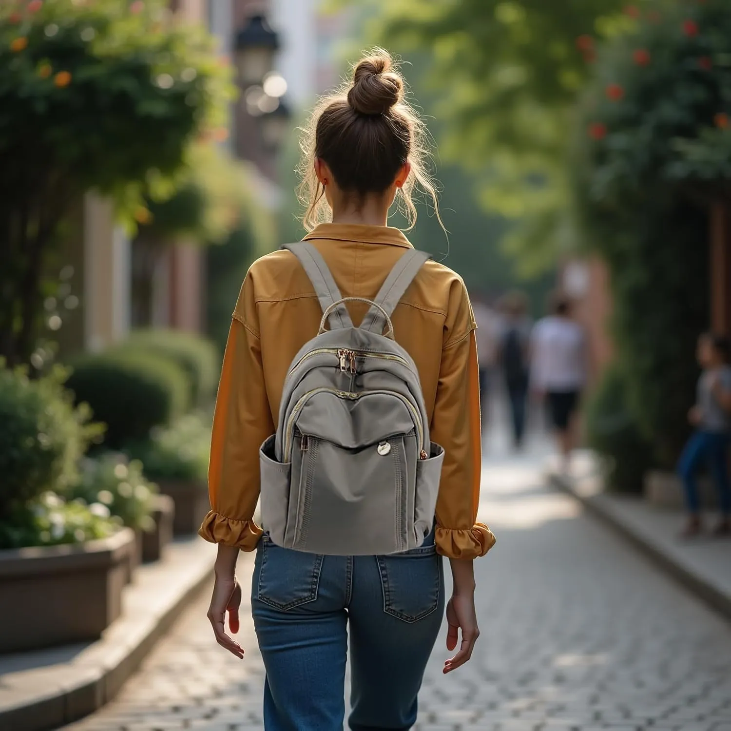 Medium Nylon Backpacks for Women, Trendy Gold-Tone Hardware Everyday Backpack Purses, Casual Lightweight Water-Resistant Rucksack Daypack Travel Bags (Gray Beige)