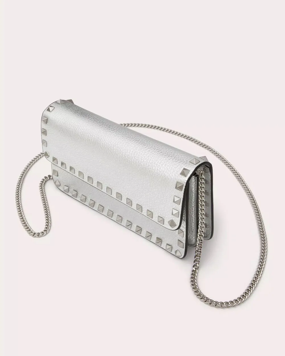 Rockstud Metallic Grainy Calfskin Wallet on Chain in Silver