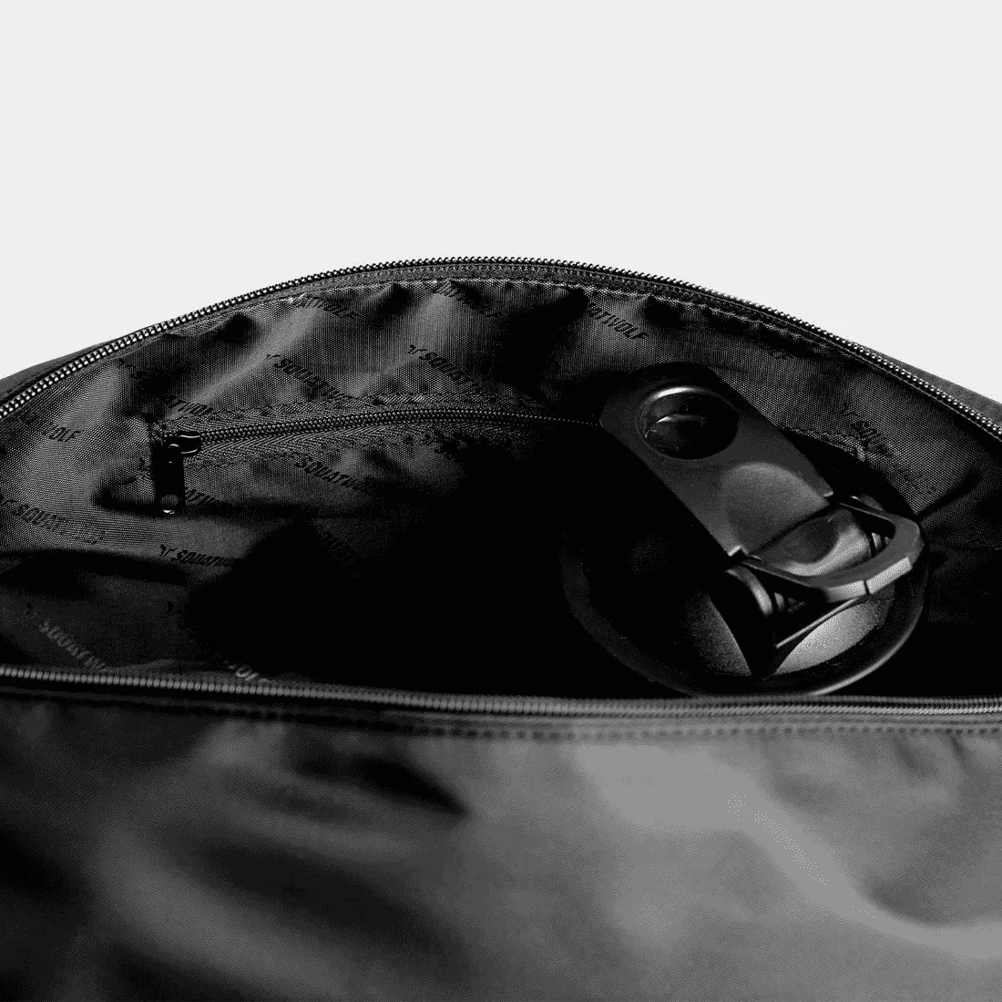 SQUATWOLF Core Holdall Small