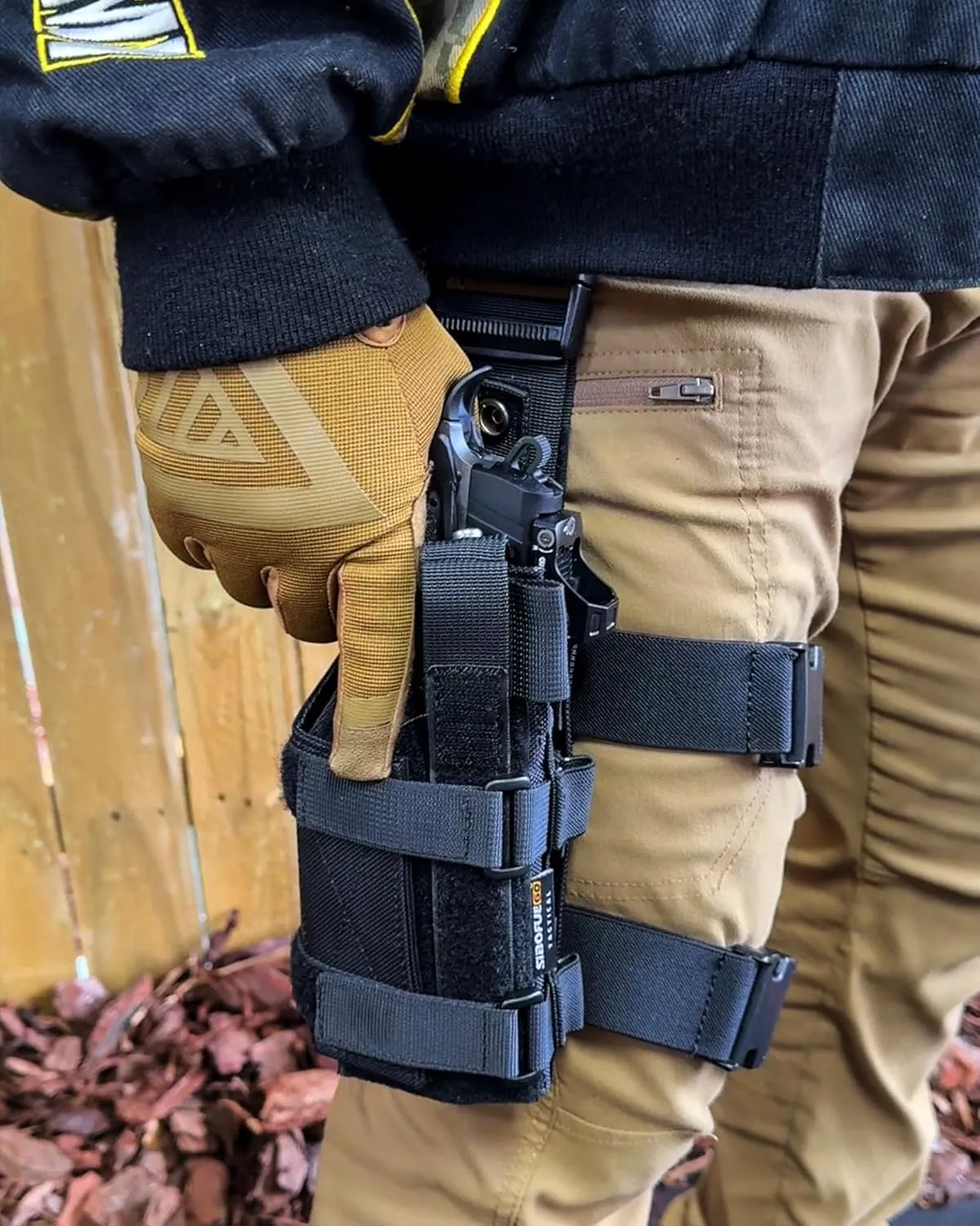 Universal Drop Leg Holster - Adjustable Thigh Holster for Light & Red Dot Sights, Airsoft Pistol Holster with MOLLE Drop Leg Panel, Compatible with 1911, Glock, Sig, Beretta, Ruger, Taurus.(Black)