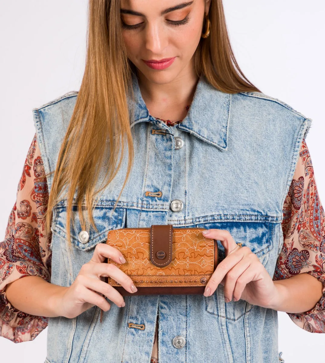 Western medium-size hard case wallet