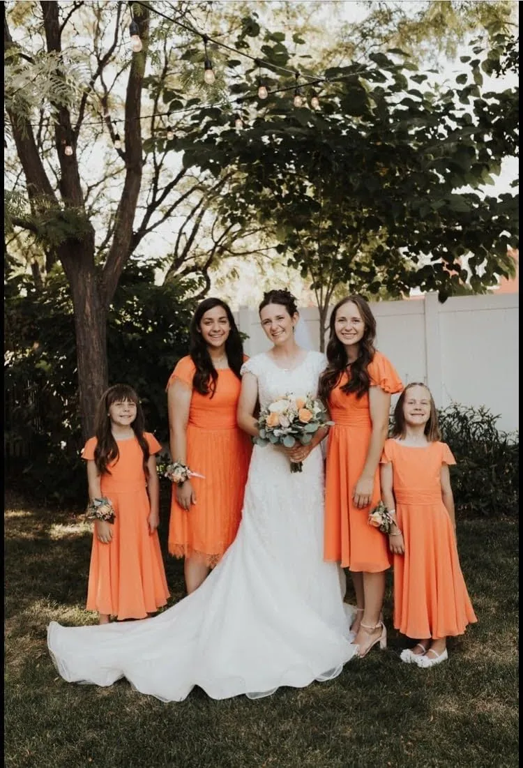 Women's V Neck Short Bridesmaid Dresses 2025 Pleated Chiffon Empire Waist Formal Dress with Pockets