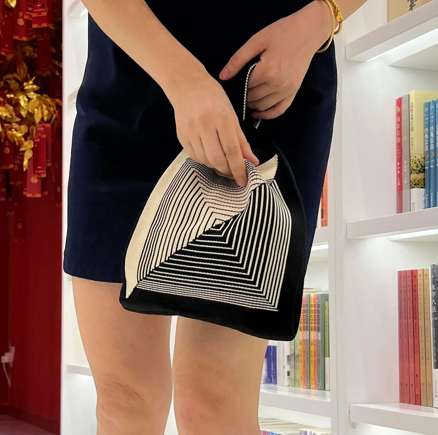 Wrist Handbag for Women Wristlet Handbag Sleeve Knot Pouch Portable Purse Tote Gift Bag